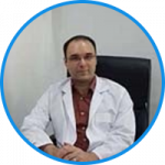 دكتور موسويان هو جراح التجميل والصدر والحاصل علی شهادة البورد.