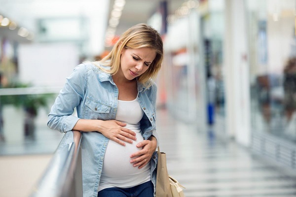 متى توقف الإفرازات البنية في الحمل؟